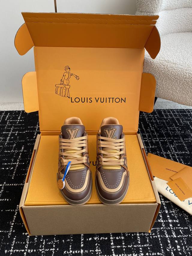 代购级 Louis Vuitton 24Ss 钮钉系列 驴家的爆款！Trainer板鞋，每个人都必须入的款，绝不后悔！ 超级百搭高级！什么衣服都好搭。最主要是超